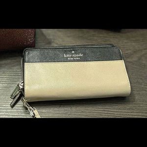 Stacy large carryall wristlet